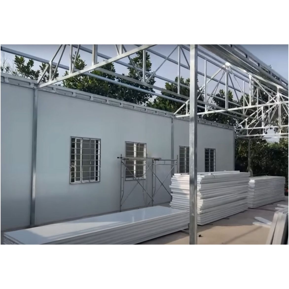 nhà tiền chế bằng panel có bền không
