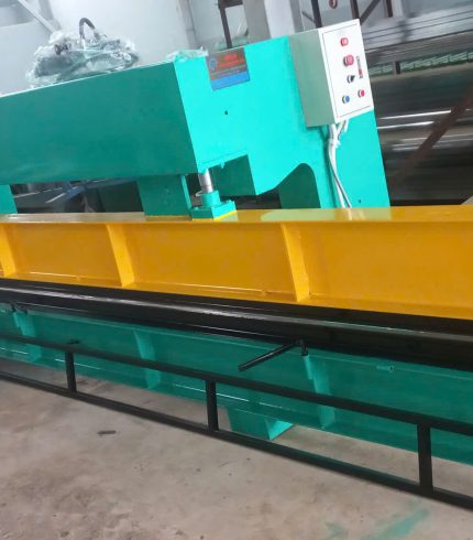 Máy nhấn máng xối