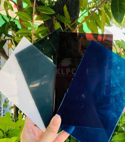 Tấm poly lấy sáng dạng đặc loại phổ thông Gia Lai